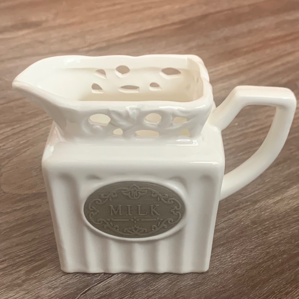 THL “Milk” Creamer